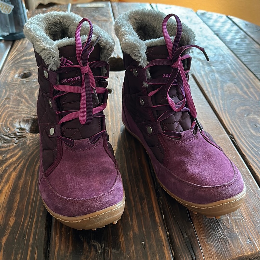Womens Columbia suede quilted boots sz 8.5